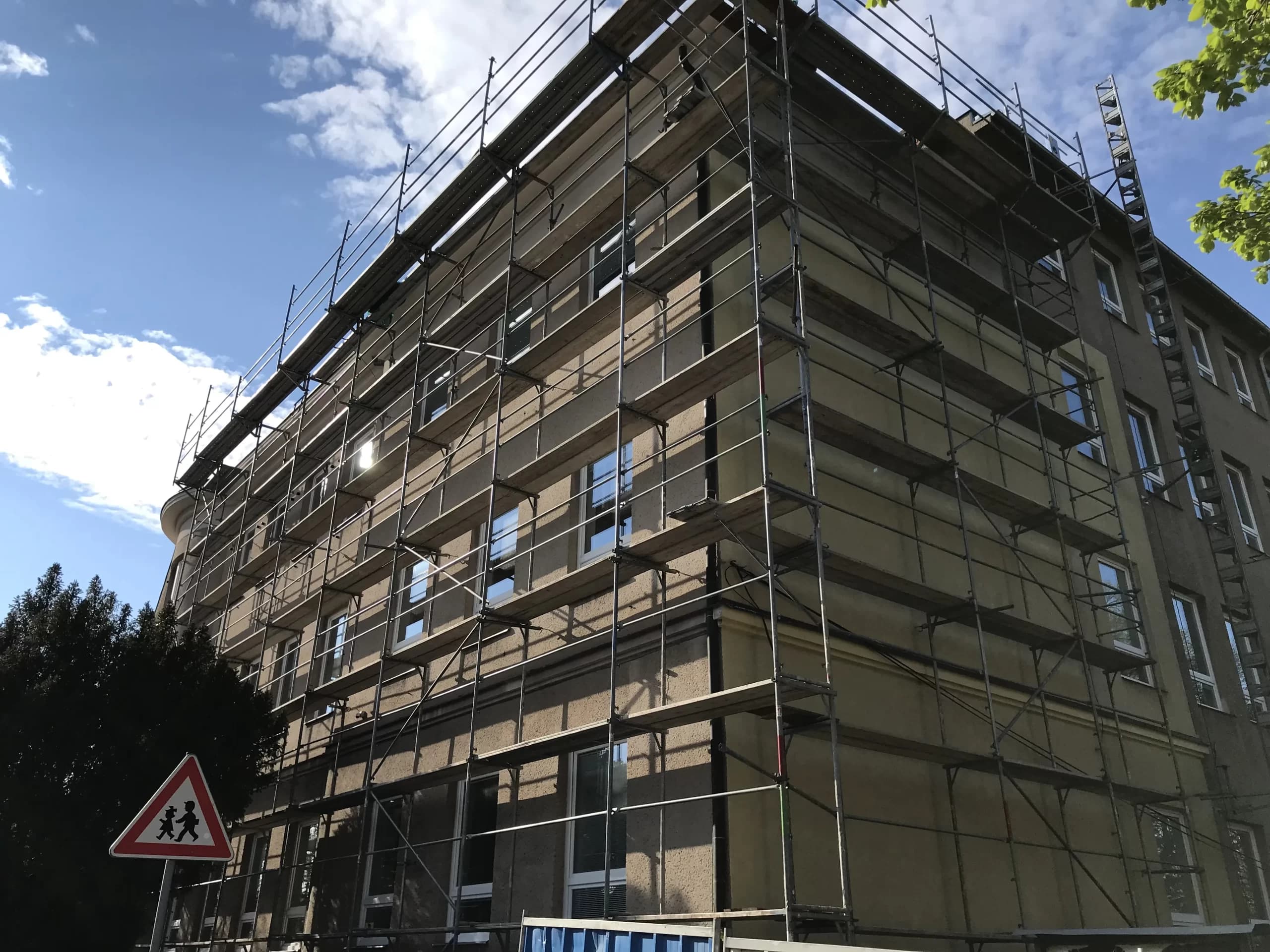 Fasádní lešení — Lešení Pflanzer